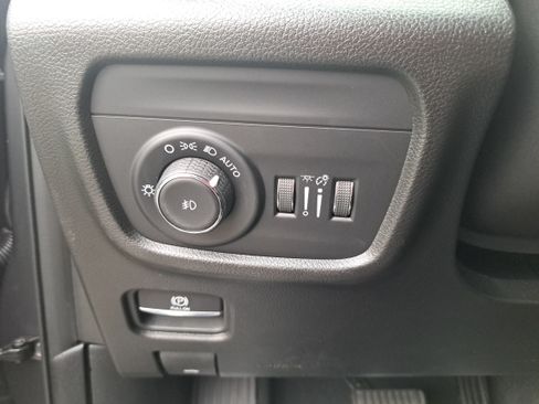 Used 2023 Jeep Grand Cherokee Overland w/ Adv Protech Group III AWD/4WD image 25