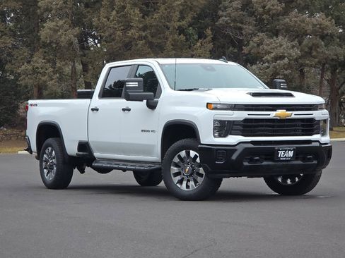 Used 2024 Chevrolet Silverado 2500 Custom w/ Custom Convenience Package image 2