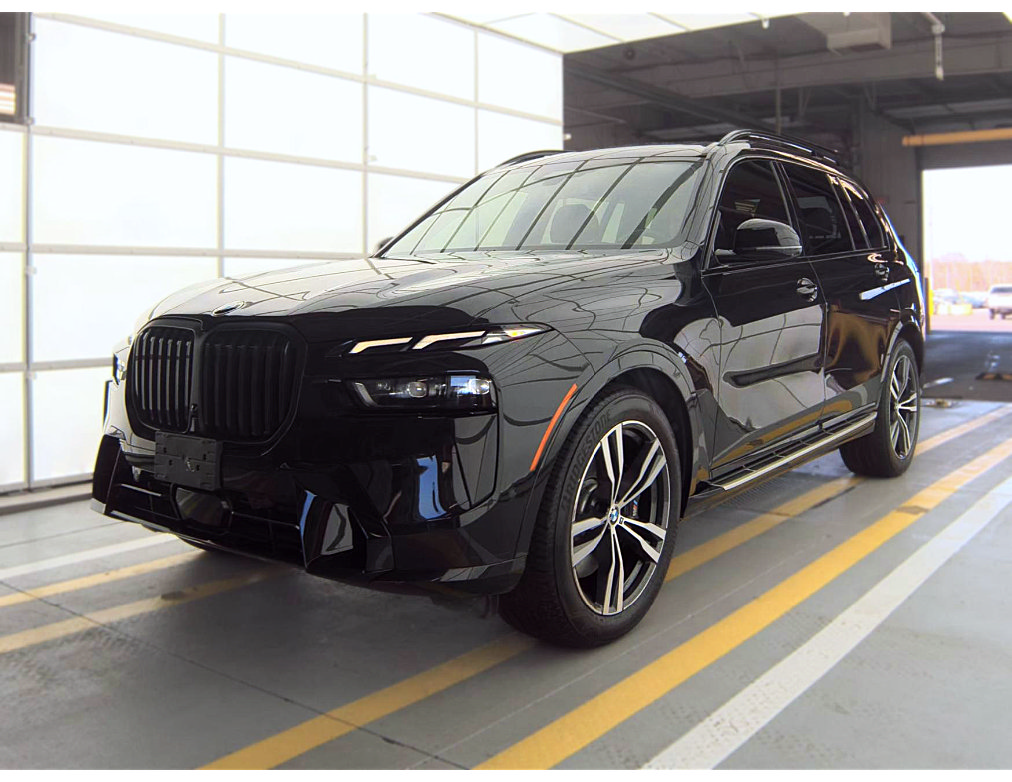 Used 2024 BMW X7 xDrive40i w/ M Sport Package AWD/4WD image 2