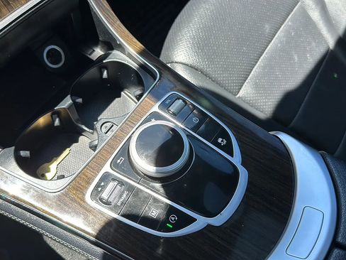 Used 2019 Mercedes-Benz GLC 300 4MATIC image 12