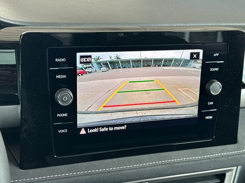 New 2026 Volkswagen Taos SE FWD image 19