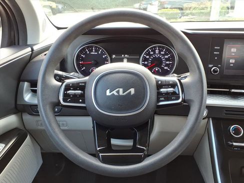 Used 2024 Kia Carnival LX image 24