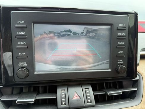 Used 2019 Toyota RAV4 XLE Premium FWD image 35