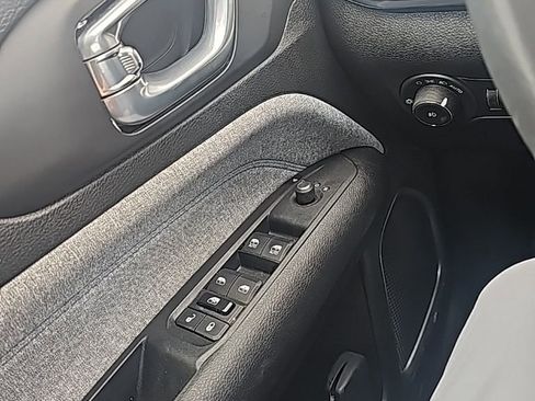 Certified 2022 Jeep Compass Latitude image 9