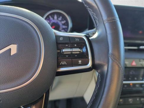 Used 2022 Kia Carnival SX image 17