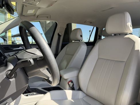 Used 2022 Volkswagen Tiguan SE FWD image 33