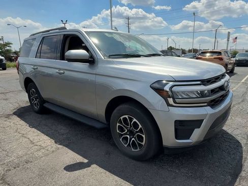 Used 2022 Ford Expedition XLT RWD image 2