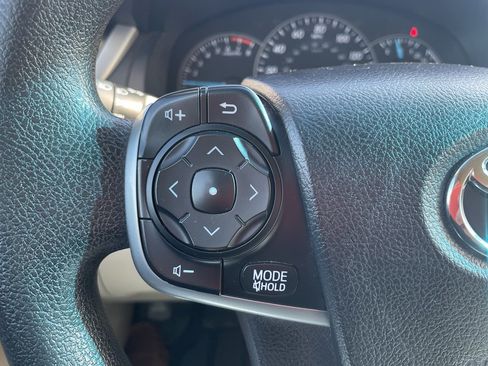 Used 2014 Toyota Camry L image 13