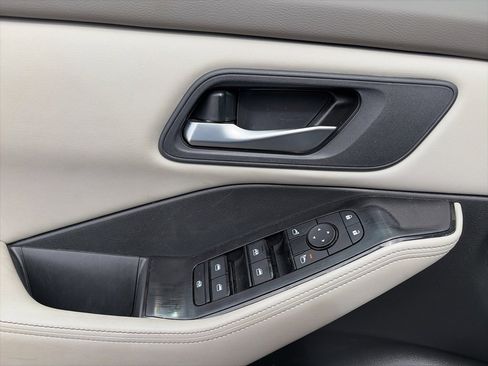 Used 2025 Nissan Rogue SV image 20