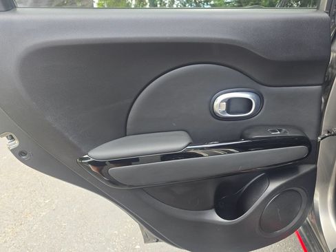 Used 2018 Kia Soul ! FWD image 21