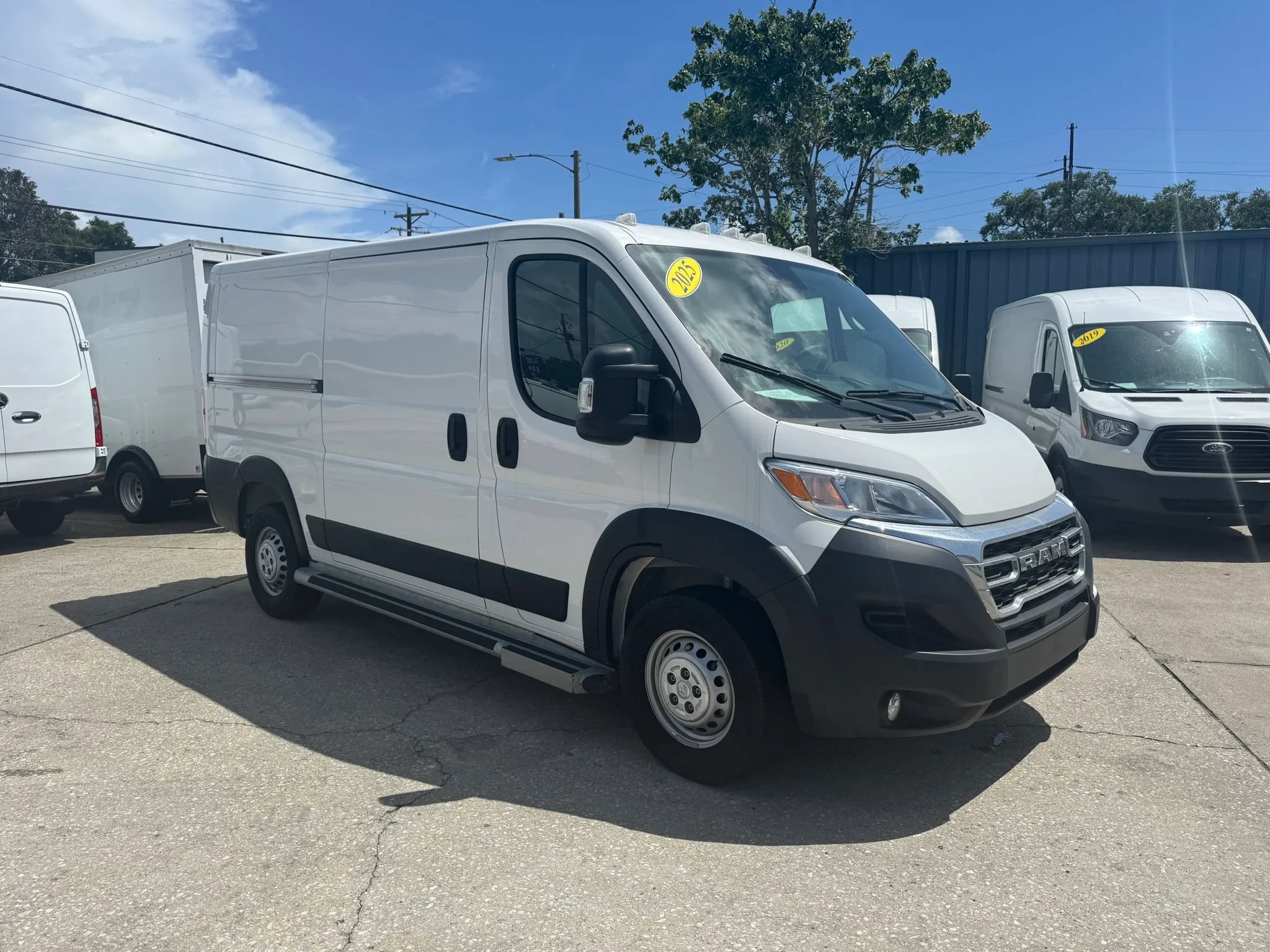 Used 2025 RAM ProMaster 2500 w/ U-Haul Equipment Group FWD image 2