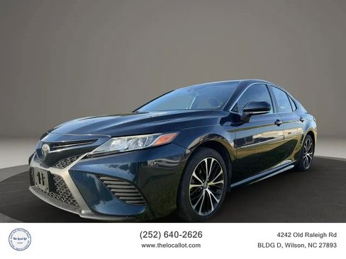 Used 2019 Toyota Camry SE w/ Convenience Package image 1