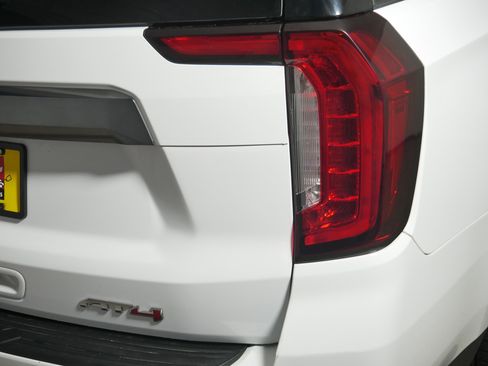 Used 2021 GMC Yukon XL AT4 w/ AT4 Premium Package image 17