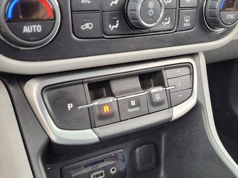 Used 2022 GMC Terrain SLT image 23