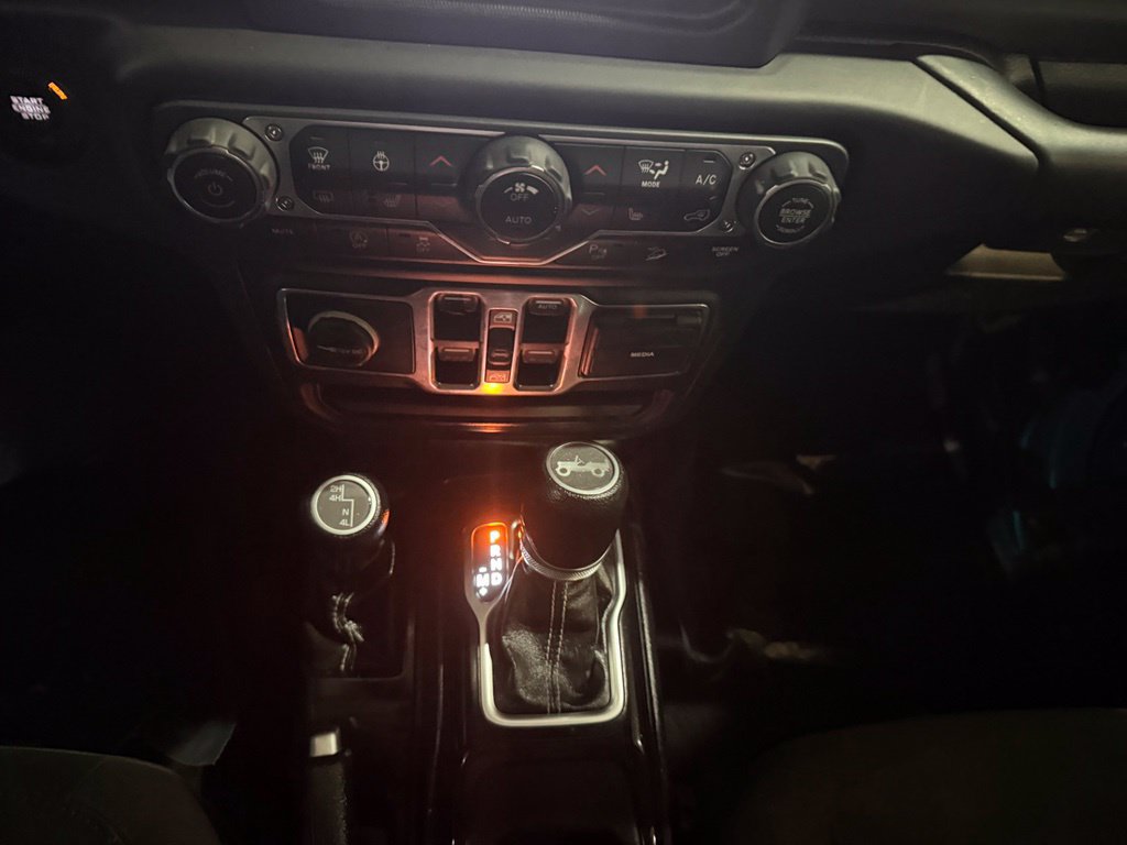Used 2019 Jeep Wrangler Unlimited Sahara w/ Safety Group AWD/4WD image 21