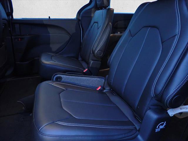 New 2027 Chrysler Pacifica Select AWD/4WD image 10