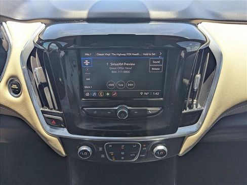 Used 2022 Chevrolet Traverse LS FWD image 14