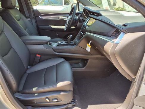 New 2026 Cadillac XT5 Luxury image 9