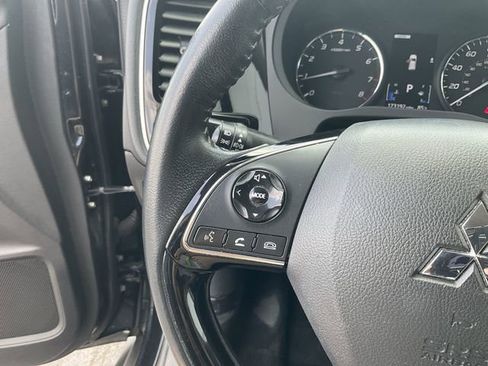Used 2019 Mitsubishi Outlander ES AWD/4WD image 18