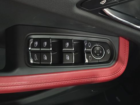 Certified 2025 Porsche Macan image 21