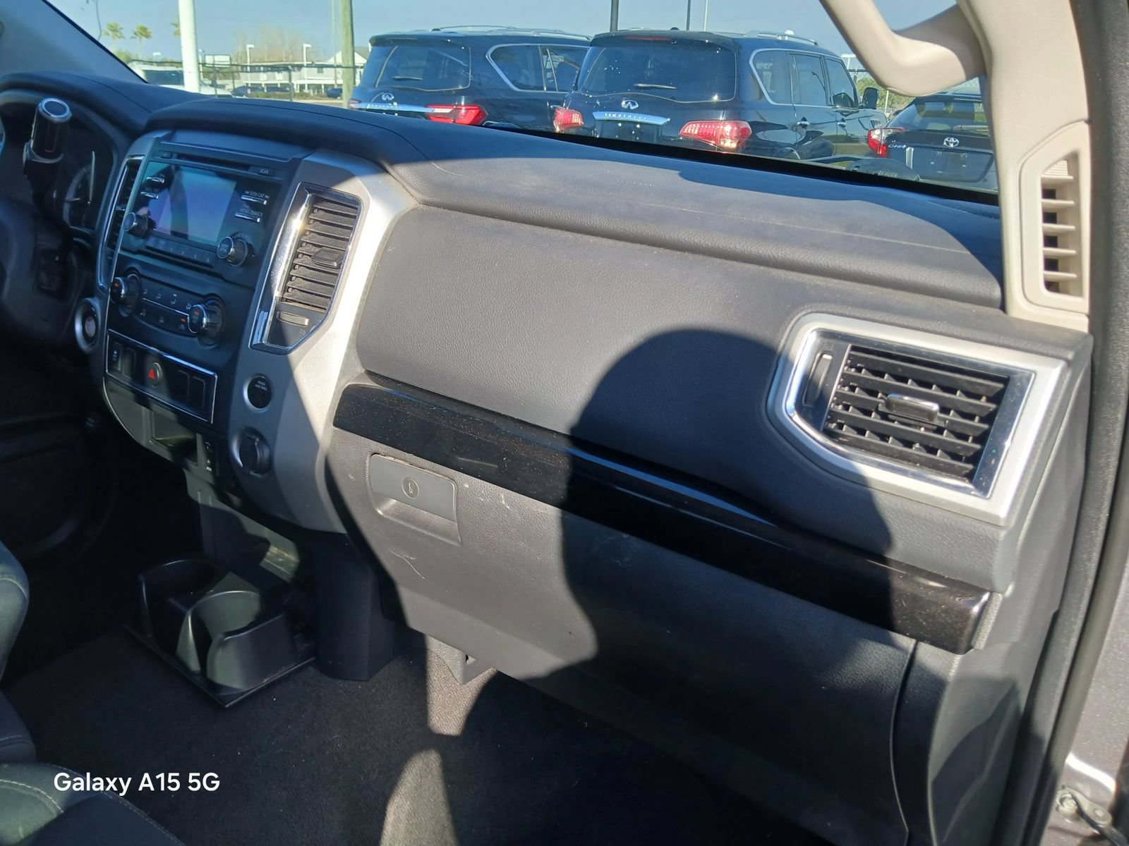 Used 2018 Nissan Titan SV RWD image 19