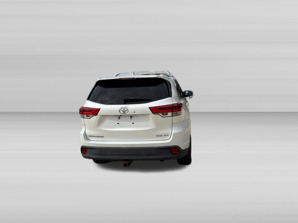Used 2017 Toyota Highlander XLE AWD/4WD image 6