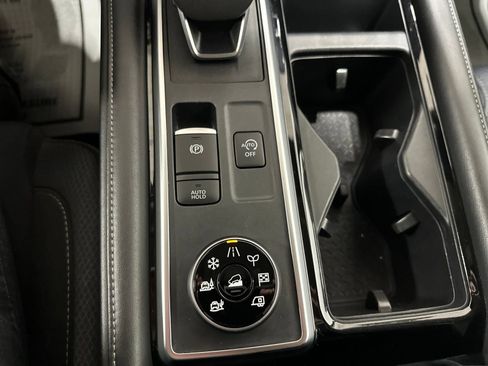 Used 2025 Nissan Pathfinder SV AWD/4WD image 57