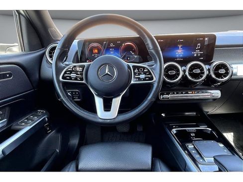 Used 2022 Mercedes-Benz GLB 250 4MATIC image 8