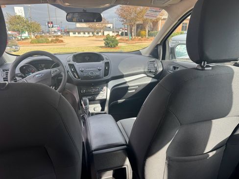 Used 2019 Ford Escape S image 17