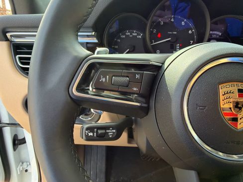 Certified 2025 Porsche Macan image 17