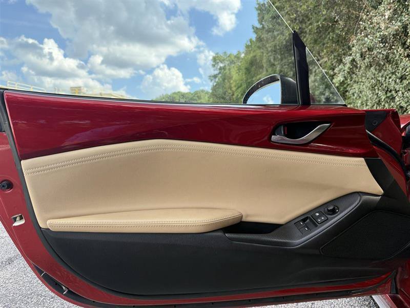 Used 2019 MAZDA MX-5 Miata RF Grand Touring RWD image 16