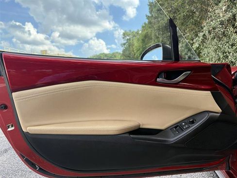 Used 2019 MAZDA MX-5 Miata RF Grand Touring RWD image 16