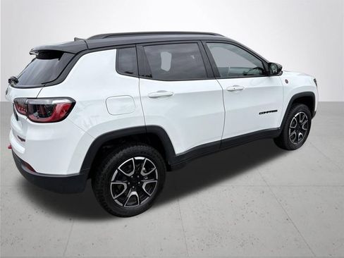 Used 2024 Jeep Compass Trailhawk AWD/4WD image 3