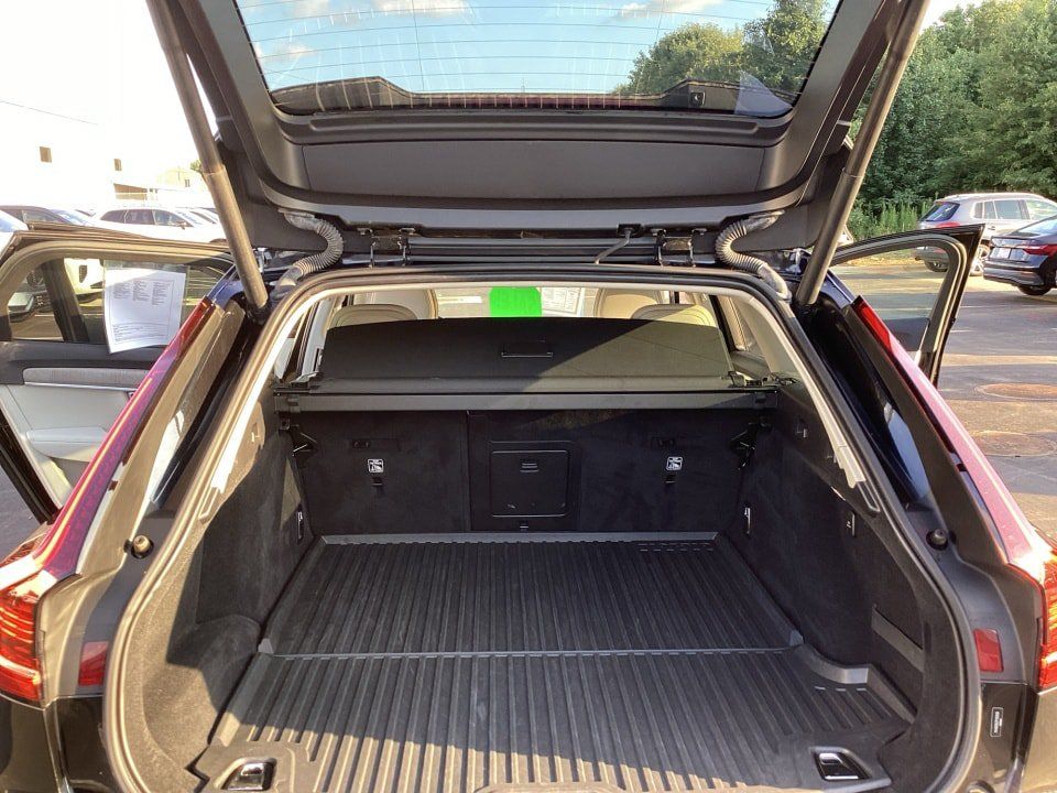 Certified 2023 Volvo V90 B6 Cross Country Plus AWD/4WD image 19