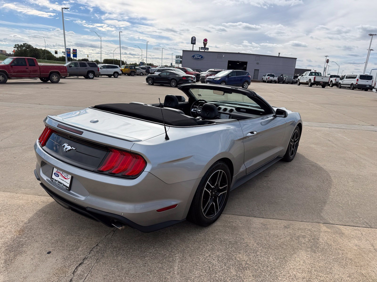 Used 2022 Ford Mustang Premium RWD image 8