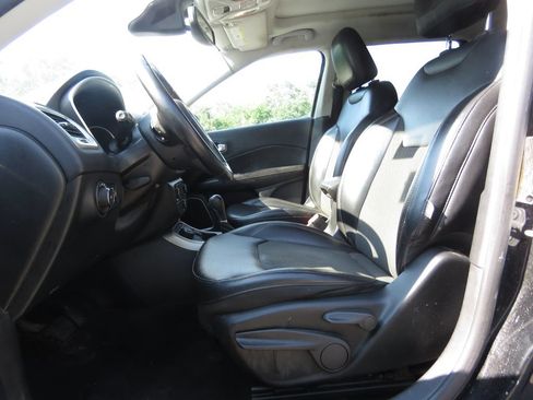 Used 2020 Jeep Compass Latitude AWD/4WD image 10