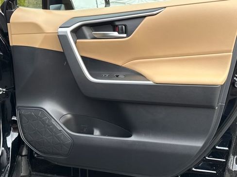 Used 2025 Toyota RAV4 XLE Premium image 28