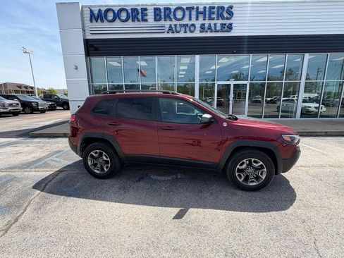 Used 2019 Jeep Cherokee Trailhawk w/ Cold Weather Group AWD/4WD image 1
