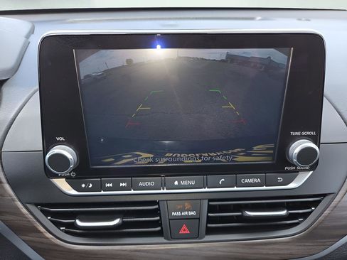 Used 2025 Nissan Altima 2.5 SV FWD image 21