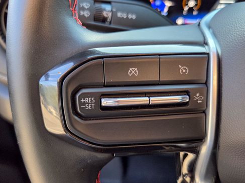 Used 2025 Chevrolet Colorado LT RWD image 32