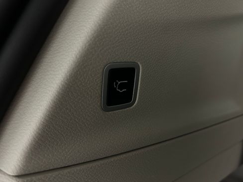 Used 2022 Chrysler Pacifica Touring-L image 37