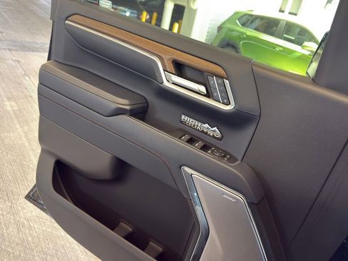Used 2023 Chevrolet Silverado 1500 High Country image 28