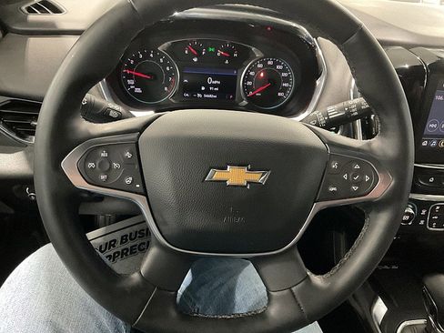 Used 2023 Chevrolet Traverse LT image 12