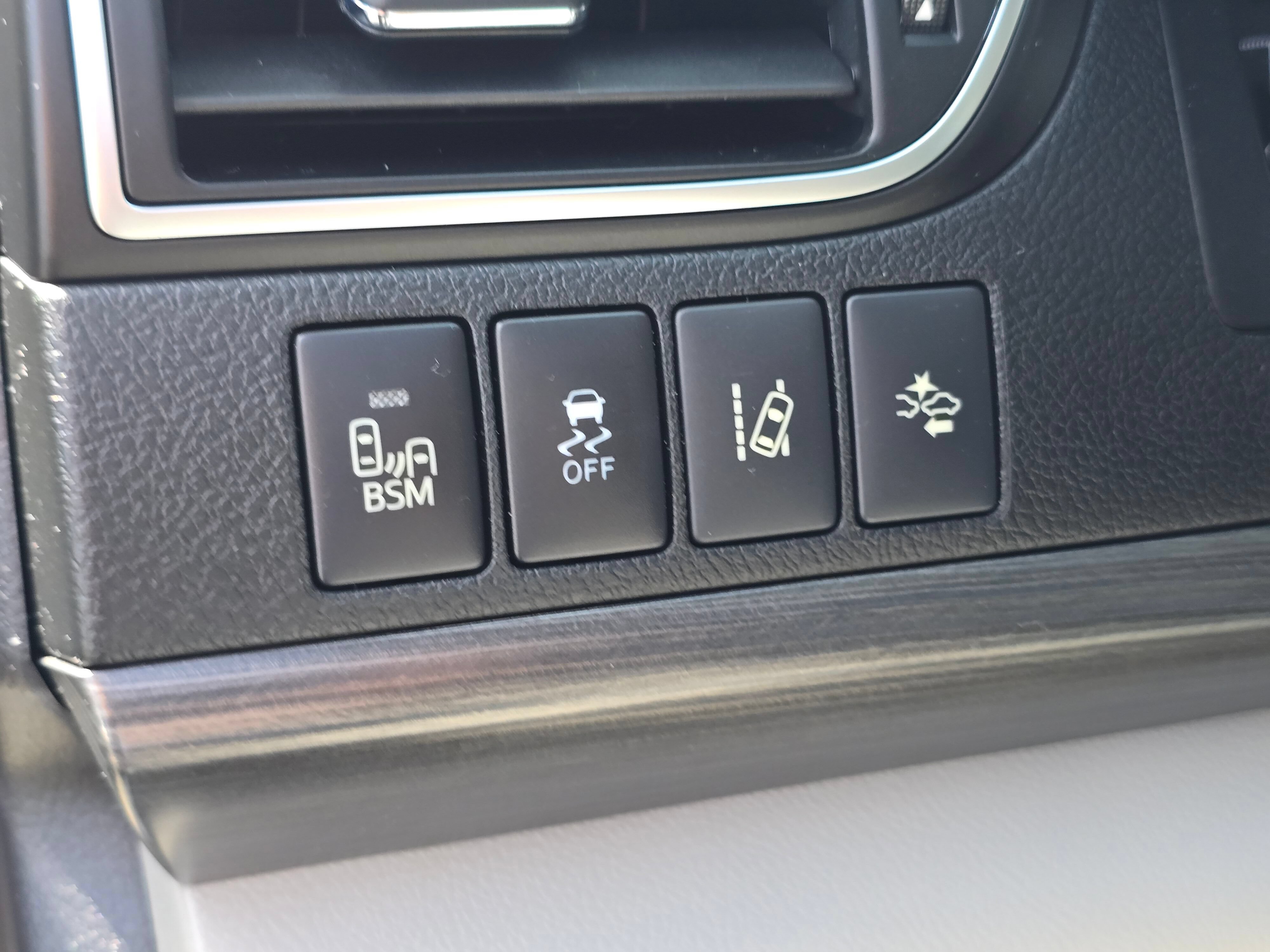 Used 2016 Toyota Camry XLE w/ Moonroof Package FWD image 25