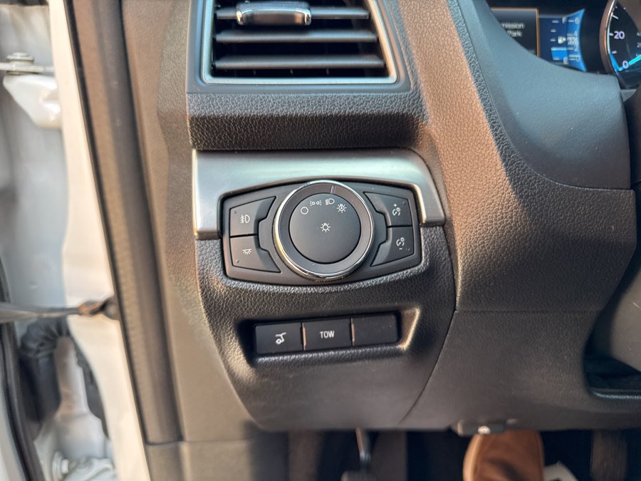 Used 2019 Ford Explorer XLT w/ Equipment Group 202A AWD/4WD image 35