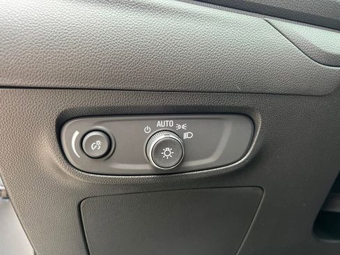 Used 2025 Buick Encore GX Avenir w/ Avenir Convenience Package FWD image 19