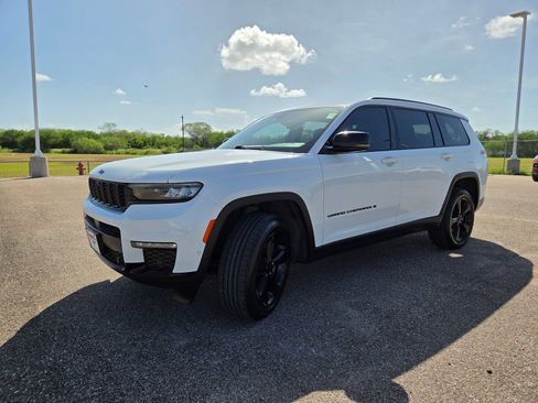 Used 2024 Jeep Grand Cherokee L Limited w/ Luxury Tech Group II RWD image 3