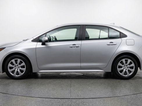 Used 2025 Toyota Corolla LE image 5