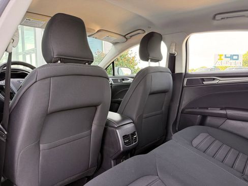Used 2019 Ford Fusion SE FWD image 18