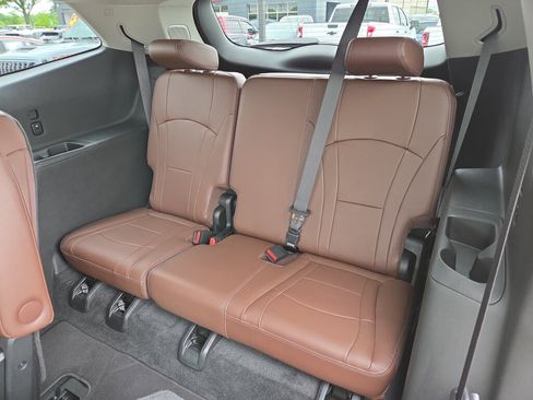 Used 2018 Buick Enclave Avenir w/ Avenir Technology Package FWD image 12